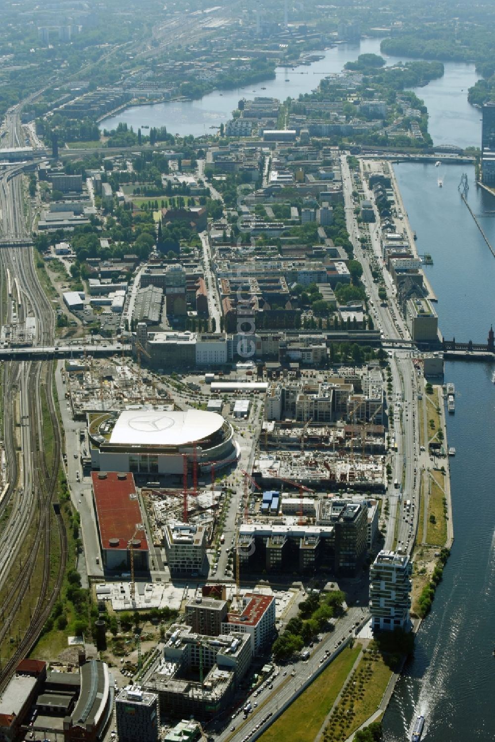 Aerial image Berlin - Development area and construction sites on the Anschutzareal at the Mercedes-Benz-Arena on the banks of the River Spree in Friedrichshain. The Anschutz Entertainment Group (AEG) is developing the site through numerous hotel and commercial building new buildings