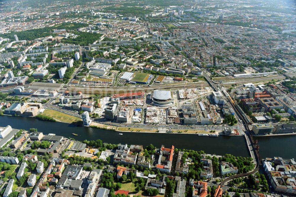 Aerial image Berlin - Development area and construction sites on the Anschutzareal at the Mercedes-Benz-Arena on the banks of the River Spree in Friedrichshain. The Anschutz Entertainment Group (AEG) is developing the site through numerous hotel and commercial building new buildings