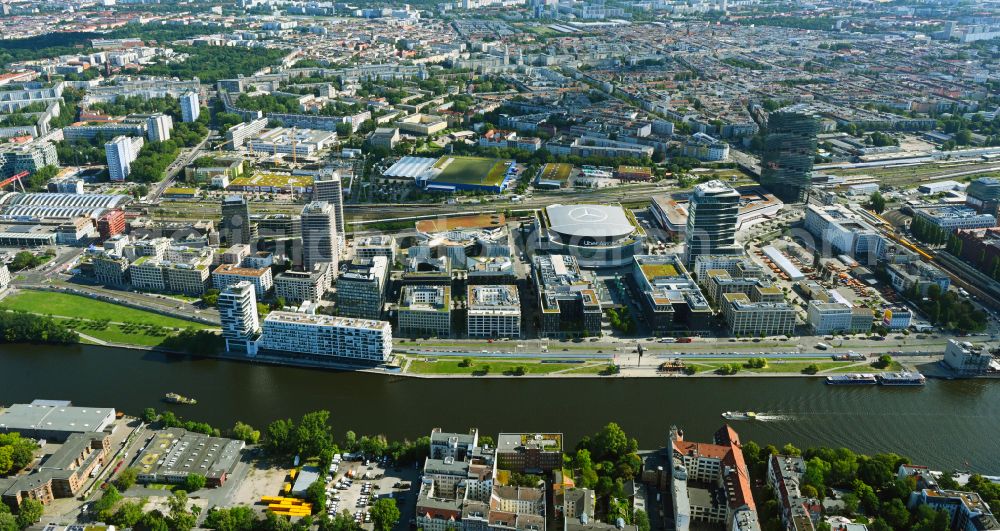 Berlin from the bird's eye view: Development area and construction sites on the Anschutzareal at the Uber Arena on the banks of the River Spree in Friedrichshain. The Anschutz Entertainment Group (AEG) is developing the site through numerous hotel and commercial building new buildings