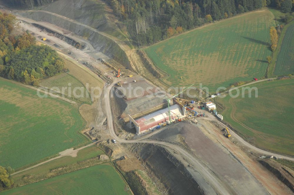 Aerial image Deubachshof - Baustellen an der Neubautrasse der BAB A 4 - Umfahrung Hörselberge in Thüringen bei Eisenach. Das Bieterkonsortium VINCI Concessions / Hochtief PPP (50/50) hat den Zuschlag für das A-Modell BAB A 4 Umfahrung Hörselberge (km 238,5 bis km 283,2) erhalten. Die bei diesem Projekt auf der Bauausführungsebene gegründete Arbeitsgemeinschaft wird von der EUROVIA Infra GmbH angeführt, des Weiteren sind hier die Unternehmen Hochtief, Strassing Limes und Rädlinger beteiligt. Durchgeführt werden die im Zuge dieses Projektes notwendigen Arbeiten unter an derem von den Mitarbeitern der Niederlassung Weimar der EUROVIA Verkehrsbau Union sowie der Niederlassungen Abbruch und Erdbau, Betonstraßenbau, Ingenieurbau und TECO Schallschutz der EUROVIA Beton. DEGES; STREIF Baulogistik