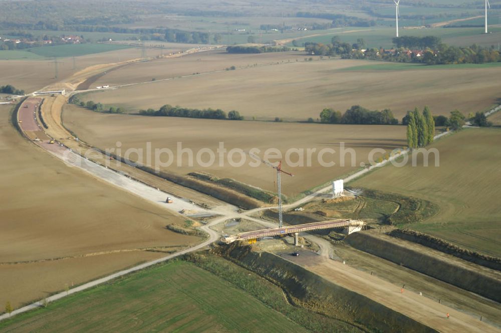 Aerial image Madelungen - Baustellen an der Neubautrasse der BAB A 4 - Umfahrung Hörselberge in Thüringen bei Eisenach. Das Bieterkonsortium VINCI Concessions / Hochtief PPP (50/50) hat den Zuschlag für das A-Modell BAB A 4 Umfahrung Hörselberge (km 238,5 bis km 283,2) erhalten. Die bei diesem Projekt auf der Bauausführungsebene gegründete Arbeitsgemeinschaft wird von der EUROVIA Infra GmbH angeführt, des Weiteren sind hier die Unternehmen Hochtief, Strassing Limes und Rädlinger beteiligt. Durchgeführt werden die im Zuge dieses Projektes notwendigen Arbeiten unter an derem von den Mitarbeitern der Niederlassung Weimar der EUROVIA Verkehrsbau Union sowie der Niederlassungen Abbruch und Erdbau, Betonstraßenbau, Ingenieurbau und TECO Schallschutz der EUROVIA Beton. DEGES; STREIF Baulogistik