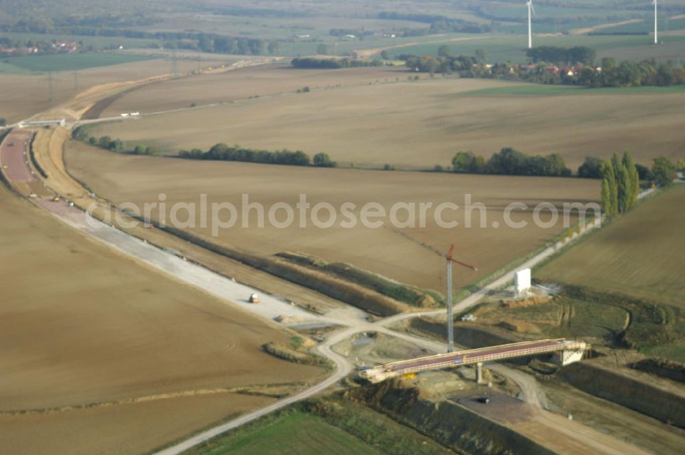 Aerial photograph Madelungen - Baustellen an der Neubautrasse der BAB A 4 - Umfahrung Hörselberge in Thüringen bei Eisenach. Das Bieterkonsortium VINCI Concessions / Hochtief PPP (50/50) hat den Zuschlag für das A-Modell BAB A 4 Umfahrung Hörselberge (km 238,5 bis km 283,2) erhalten. Die bei diesem Projekt auf der Bauausführungsebene gegründete Arbeitsgemeinschaft wird von der EUROVIA Infra GmbH angeführt, des Weiteren sind hier die Unternehmen Hochtief, Strassing Limes und Rädlinger beteiligt. Durchgeführt werden die im Zuge dieses Projektes notwendigen Arbeiten unter an derem von den Mitarbeitern der Niederlassung Weimar der EUROVIA Verkehrsbau Union sowie der Niederlassungen Abbruch und Erdbau, Betonstraßenbau, Ingenieurbau und TECO Schallschutz der EUROVIA Beton. DEGES; STREIF Baulogistik