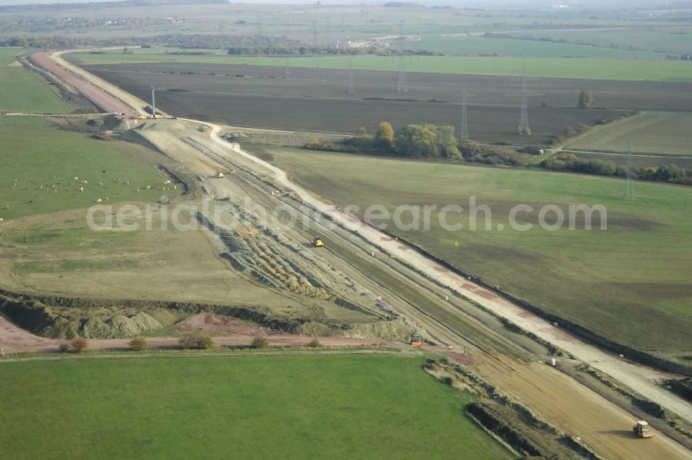 Aerial photograph Madelungen - Baustellen an der Neubautrasse der BAB A 4 - Umfahrung Hörselberge in Thüringen bei Eisenach. Das Bieterkonsortium VINCI Concessions / Hochtief PPP (50/50) hat den Zuschlag für das A-Modell BAB A 4 Umfahrung Hörselberge (km 238,5 bis km 283,2) erhalten. Die bei diesem Projekt auf der Bauausführungsebene gegründete Arbeitsgemeinschaft wird von der EUROVIA Infra GmbH angeführt, des Weiteren sind hier die Unternehmen Hochtief, Strassing Limes und Rädlinger beteiligt. Durchgeführt werden die im Zuge dieses Projektes notwendigen Arbeiten unter an derem von den Mitarbeitern der Niederlassung Weimar der EUROVIA Verkehrsbau Union sowie der Niederlassungen Abbruch und Erdbau, Betonstraßenbau, Ingenieurbau und TECO Schallschutz der EUROVIA Beton. DEGES; STREIF Baulogistik