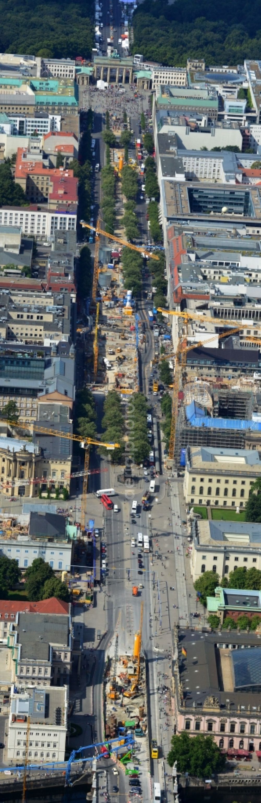 Aerial image Berlin - Sites on Unter den Linden with tag of the Staatsoper Unter den Linden in Berlin on Bebelplatz