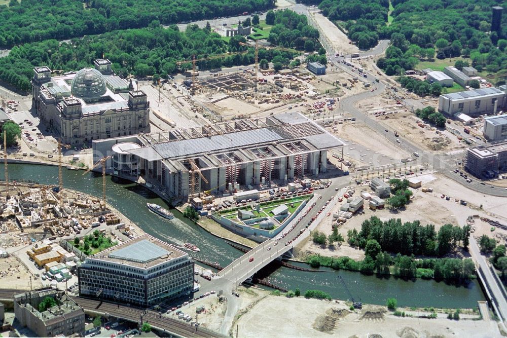 Berlin Mitte from the bird's eye view: Construction of federal buildings in the Marie-Elisabeth-Lüders-Haus in Berlin's government district in the state of Berlin