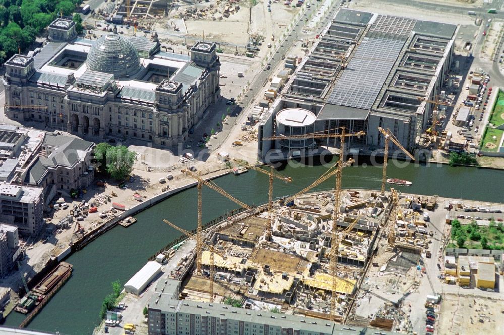 Berlin Mitte from above - Construction of federal buildings in the Marie-Elisabeth-Lüders-Haus in Berlin's government district in the state of Berlin