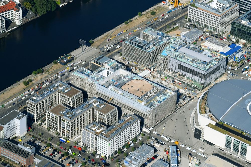 Berlin from the bird's eye view: Construction sites for the new building on Anschutz- Areal along of Muehlenstrasse in the district Friedrichshain in Berlin, Germany