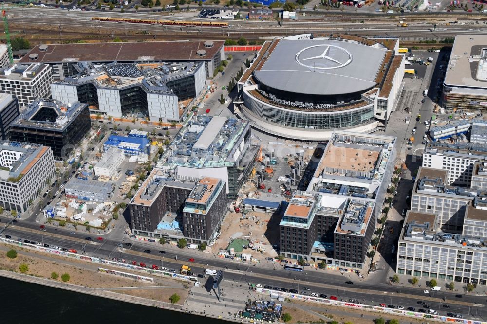 Berlin from the bird's eye view: Construction sites for the new building on Anschutz- Areal along of Muehlenstrasse in the district Friedrichshain in Berlin, Germany