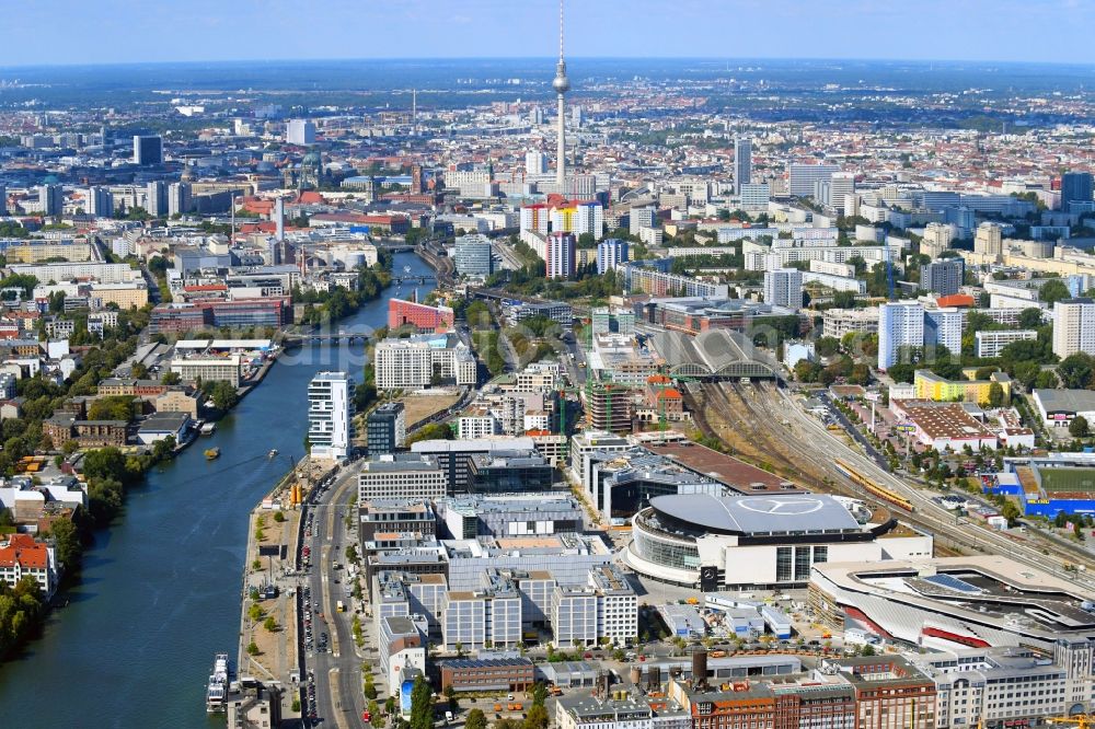 Berlin from the bird's eye view: Construction sites for the new building on Anschutz- Areal along of Muehlenstrasse in the district Friedrichshain in Berlin, Germany