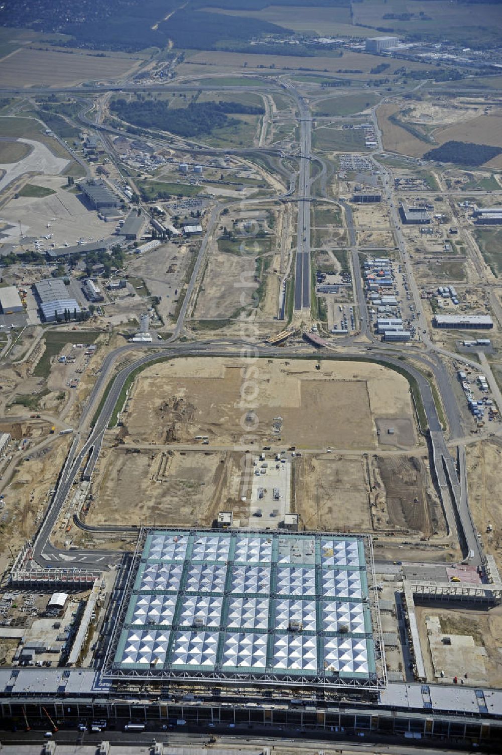 Schönefeld from above - Blick auf die Baustellen am Flughafen Berlin-Schönefeld BBI (SXF). Ausführende Firmen: Hochtief AG; EUROVIA Beton; PORR; BERGER Bau; Karl Weiss; Matthai; Schäler Bau Berlin GmbH; STRABAG; MAX BÖGL. Construction fields at Berlin-Schoenefeld Airport BBI.