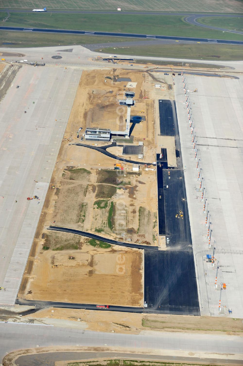 Schönefeld bei Berlin from the bird's eye view: Blick auf die Baustellen am Flughafen Berlin-Schönefeld BBI (SXF). Ausführende Firmen: Hochtief AG; EUROVIA Beton; PORR; BERGER Bau; Karl Weiss; Matthai; Schäler Bau Berlin GmbH; STRABAG; MAX BÖGL. Construction fields at Berlin-Schoenefeld Airport BBI.