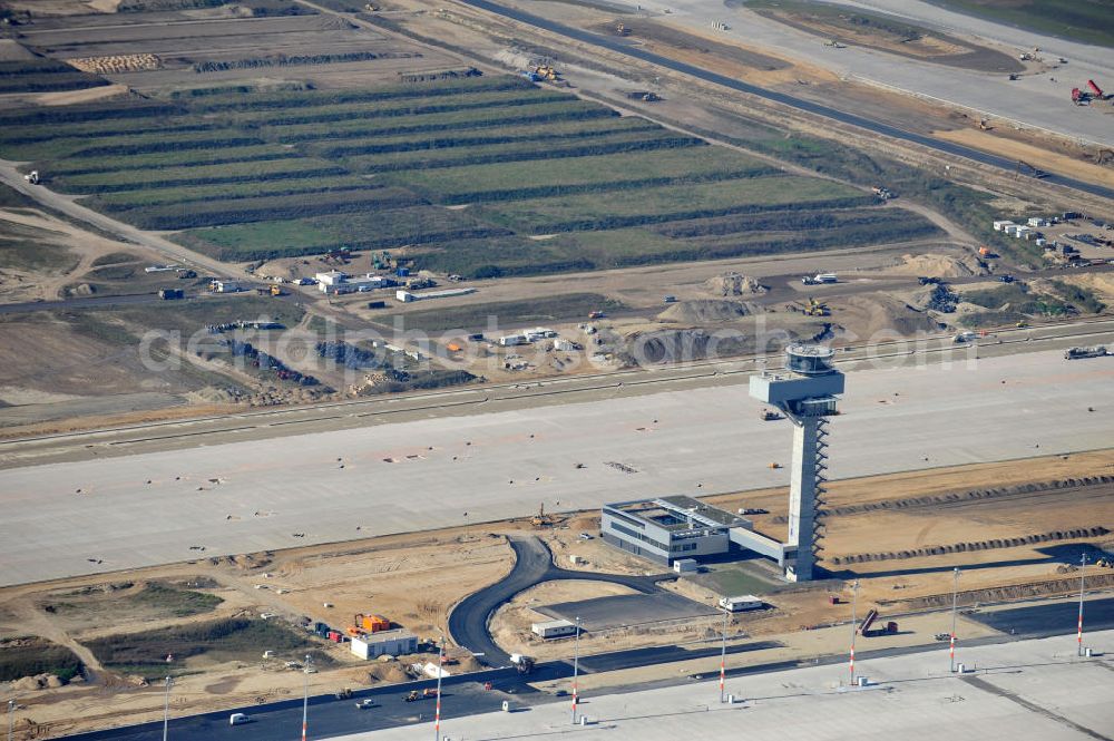 Aerial photograph Schönefeld bei Berlin - Blick auf die Baustellen am Flughafen Berlin-Schönefeld BBI (SXF). Ausführende Firmen: Hochtief AG; EUROVIA Beton; PORR; BERGER Bau; Karl Weiss; Matthai; Schäler Bau Berlin GmbH; STRABAG; MAX BÖGL. Construction fields at Berlin-Schoenefeld Airport BBI.