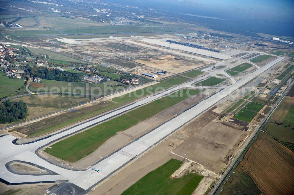 Schönefeld bei Berlin from the bird's eye view: Blick auf die Baustellen am Flughafen Berlin-Schönefeld BBI (SXF). Ausführende Firmen: Hochtief AG; EUROVIA Beton; PORR; BERGER Bau; Karl Weiss; Matthai; Schäler Bau Berlin GmbH; STRABAG; MAX BÖGL. Construction fields at Berlin-Schoenefeld Airport BBI.