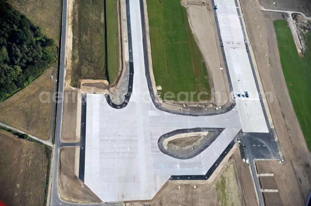 Aerial image Schönefeld bei Berlin - Blick auf die Baustellen am Flughafen Berlin-Schönefeld BBI (SXF). Ausführende Firmen: Hochtief AG; EUROVIA Beton; PORR; BERGER Bau; Karl Weiss; Matthai; Schäler Bau Berlin GmbH; STRABAG; MAX BÖGL. Construction fields at Berlin-Schoenefeld Airport BBI.