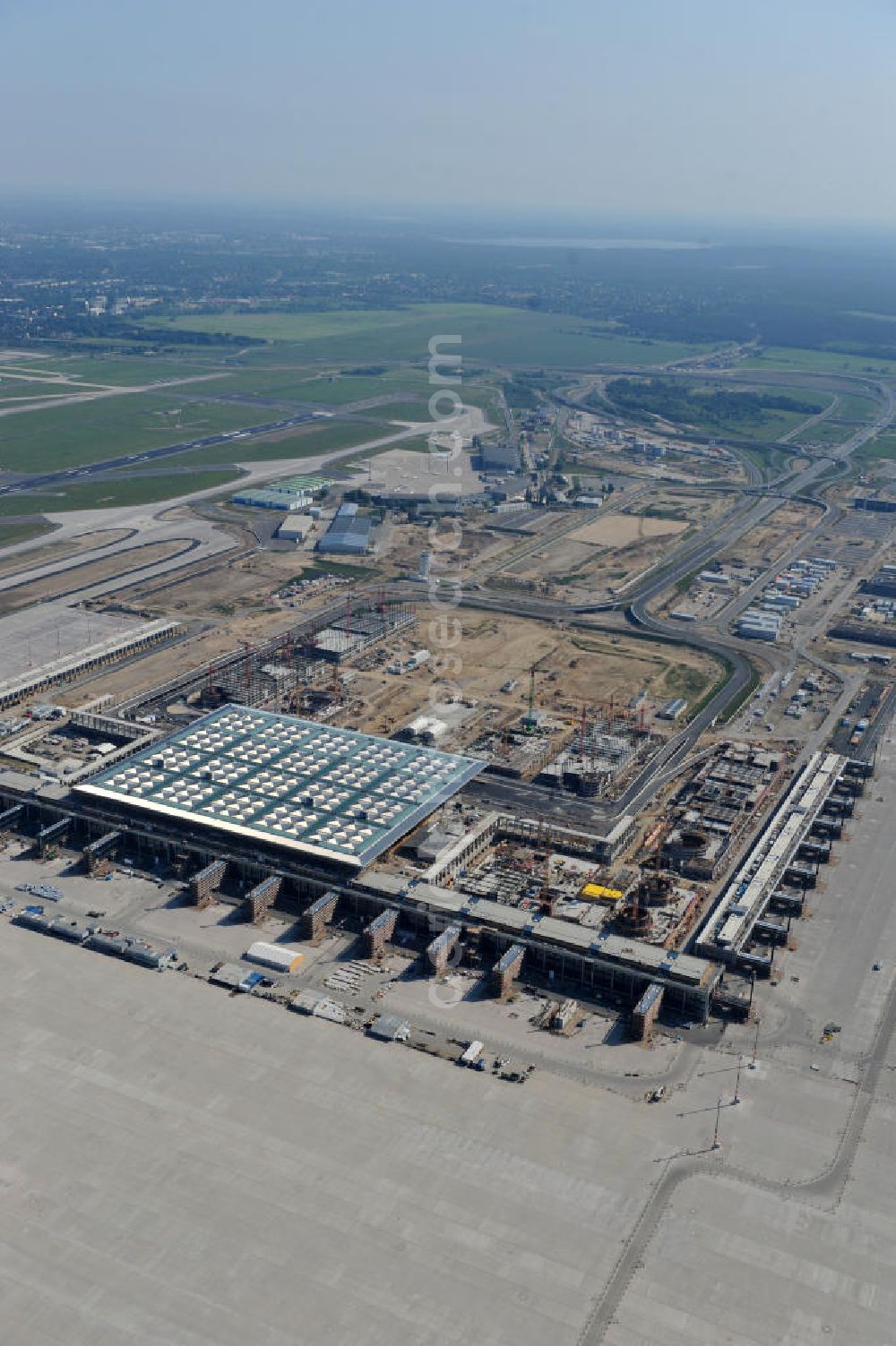 Schönefeld bei Berlin from above - Blick auf die Baustellen am Flughafen Berlin-Schönefeld BBI (SXF). Ausführende Firmen: Hochtief AG; EUROVIA Beton; PORR; BERGER Bau; Karl Weiss; Matthai; Schäler Bau Berlin GmbH; STRABAG; MAX BÖGL. Construction fields at Berlin-Schoenefeld Airport BBI.