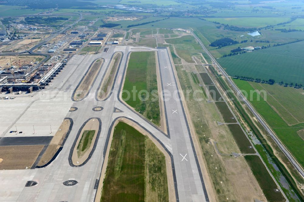 Schönefeld bei Berlin from the bird's eye view: Blick auf die Baustellen am Flughafen Berlin-Schönefeld BBI (SXF). Ausführende Firmen: Hochtief AG; EUROVIA Beton; PORR; BERGER Bau; Karl Weiss; Matthai; Schäler Bau Berlin GmbH; STRABAG; MAX BÖGL. Construction fields at Berlin-Schoenefeld Airport BBI.