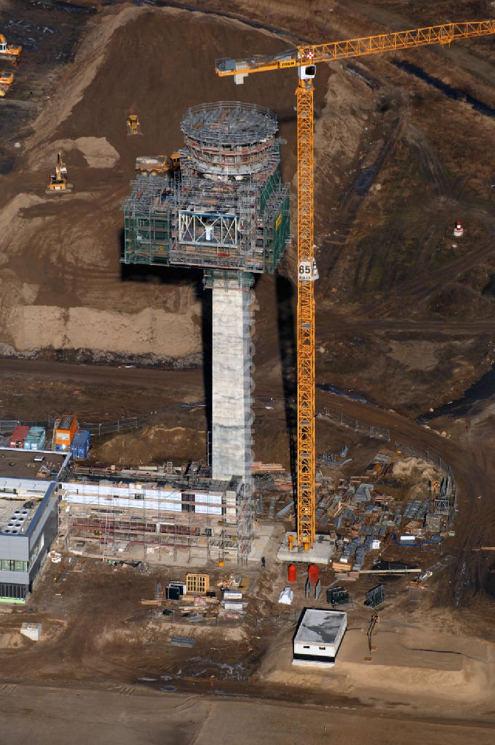 Aerial photograph Schönefeld - Blick auf die Baustellen am Flughafen Berlin-Schönefeld BBI (SXF). Ausführende Firmen: Hochtief AG; EUROVIA Beton; PORR; BERGER Bau; Karl Weiss; Matthai; Schäler Bau Berlin GmbH; STRABAG; MAX BÖGL. Baustellen am Flughafen Berlin-Schönefeld BBI - Construction fields at Berlin-Schoenefeld Airport BBI.