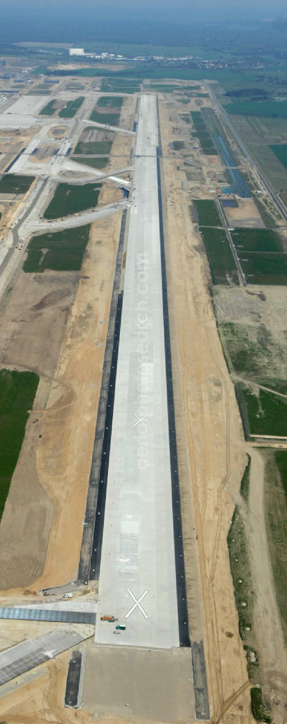 Aerial image Schönefeld - Blick auf die Baustellen am Flughafen Berlin-Schönefeld BBI (SXF). Ausführende Firmen: Hochtief AG; EUROVIA Beton; PORR; BERGER Bau; Karl Weiss; Matthai; Schäler Bau Berlin GmbH; STRABAG; MAX BÖGL. Baustellen am Flughafen Berlin-Schönefeld BBI - Construction fields at Berlin-Schoenefeld Airport BBI.