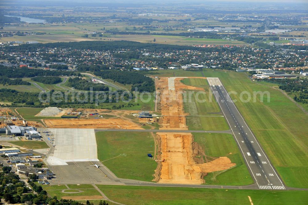 Aerial image Posen / Poznan - Baustelle zur Erweiterung des Passagierterminal 2 am Flughafen Poznan Lawica in Posen / Poznan, in der Region Großpolen, Polen. Bauherr ist das Unternehmen Hochtief in Kooperation mit Streif Baulogistik. Außerdem werden die Start- und Landebahnen, die Rollfelder sowie die Flugzeug-Standplätze modernisiert. Construction area of the new extension of the passenger terminal 2 of the airport Poznan Lawica in Poznan in Greater Poland, Poland. The principal is the company Hochtief in cooperation with Streif Baulogistik. Additionally the runways, the taxiways as well as the aircraft stands are being modernized.