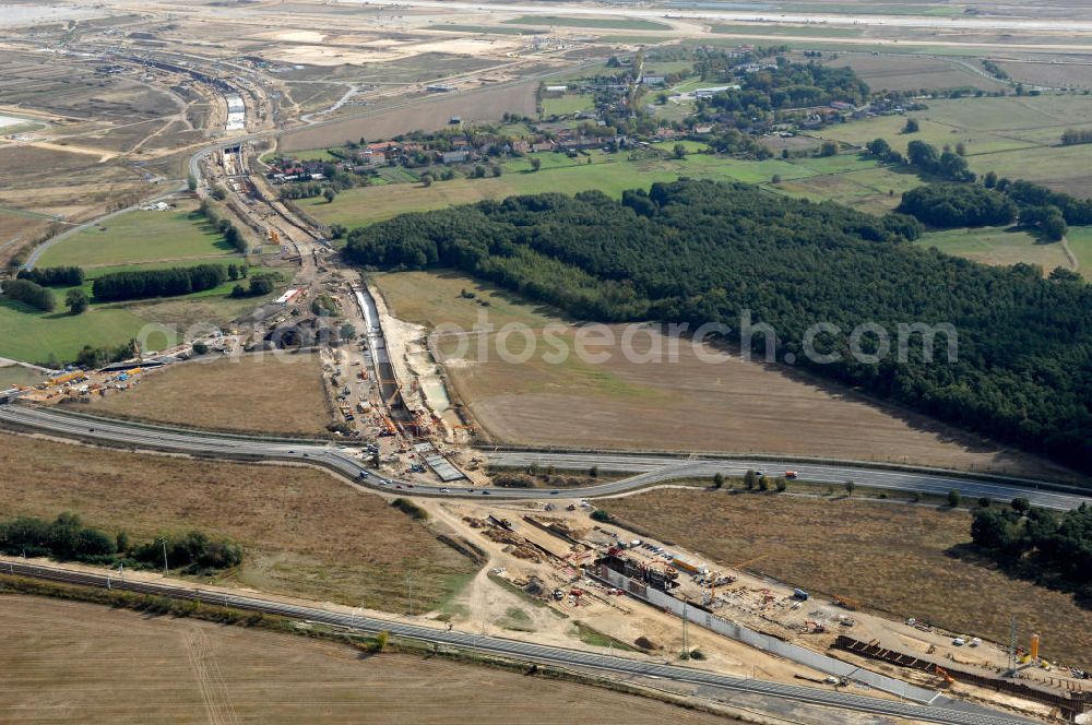 Aerial image Selchow - Blick auf die Baustellen der Gleistrassen und Tunnelzuführungen zum neuen Fern- und S-Bahnhofes der Deutschen Bahn an der Selchower Kurve am Gelände der Großbaustelle Neubau Bahnhof BBI (SXF) am Flughafen Berlin - Schönefeld. Ausführende Firmen: Hochtief AG; EUROVIA Beton; PORR; BERGER Bau; Kark Weiss; Matthai; Schäler Bau Berlin GmbH; STRABAG; MAX BÖGL