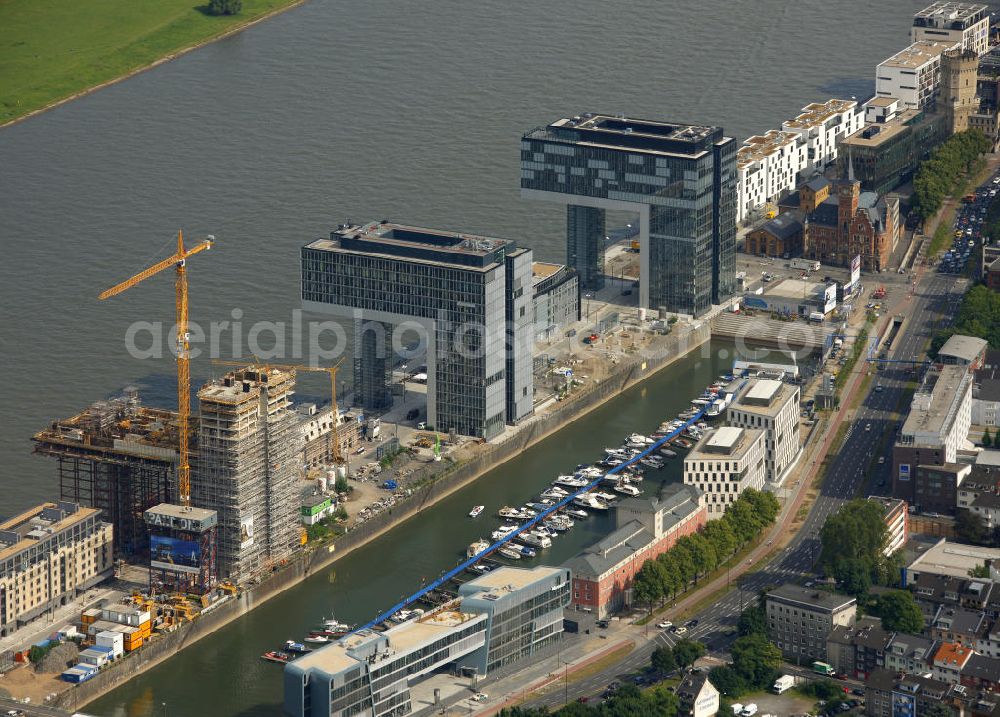 Köln from the bird's eye view: Blick auf die Baustellen der Kranhäuser am Kölner Rheinauhafen. Die Bürogebäude sind alle ca. 60 Meter hoch, 34 Meter breit und haben eine Länge von 70 Metern. Entworfen wurden sie vom Architekturbüro BRT Bothe Richter Teherani. Das mittlere Kranhaus, das Kranhaus1 (hier links im Bild), war das erste, der drei Bürohäuser, das gebaut wurde und setzte den Anstoß für das nördliche und südliche Kranhaus. Kontakt: BRT Bothe Richter Teherani Architekten, Oberbaumbrücke 1 20457 Hamburg Bürohaus Deichtor, Tel. +49(0)40 24842 0, Fax +49(0)40 24842 222, Email: office@brt.de