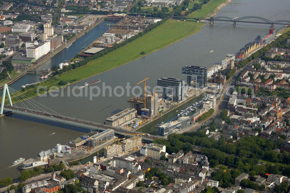 Aerial image Köln - Blick auf die Baustellen der Kranhäuser am Kölner Rheinauhafen. Die Bürogebäude sind alle ca. 60 Meter hoch, 34 Meter breit und haben eine Länge von 70 Metern. Entworfen wurden sie vom Architekturbüro BRT Bothe Richter Teherani. Das mittlere Kranhaus, das Kranhaus1 (hier links im Bild), war das erste, der drei Bürohäuser, das gebaut wurde und setzte den Anstoß für das nördliche und südliche Kranhaus. Kontakt: BRT Bothe Richter Teherani Architekten, Oberbaumbrücke 1 20457 Hamburg Bürohaus Deichtor, Tel. +49(0)40 24842 0, Fax +49(0)40 24842 222, Email: office@brt.de