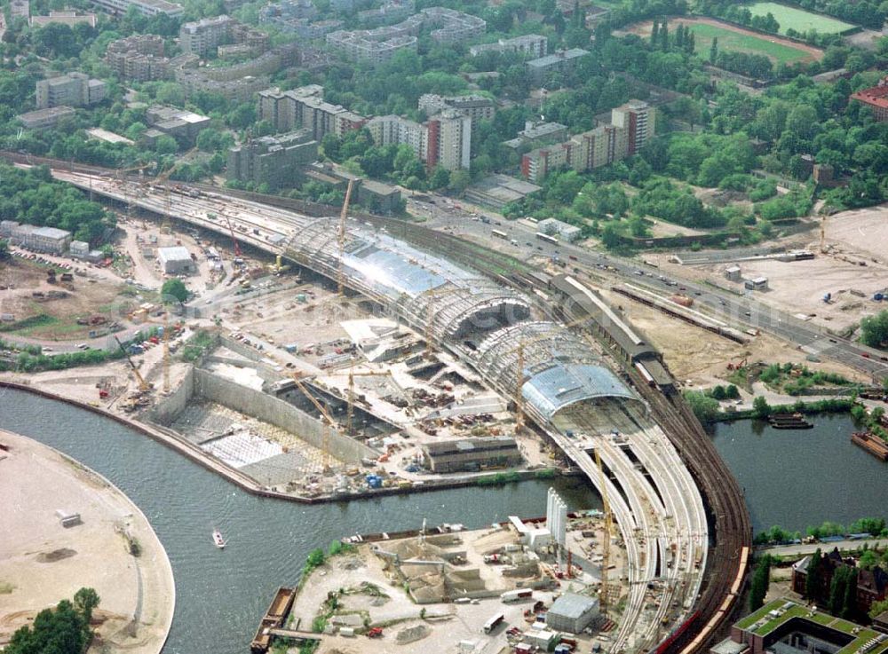 Aerial photograph Berlin - Baustellen am Lehrter Bahnhof in Berlin - Tiergarten 16.Mai 2002