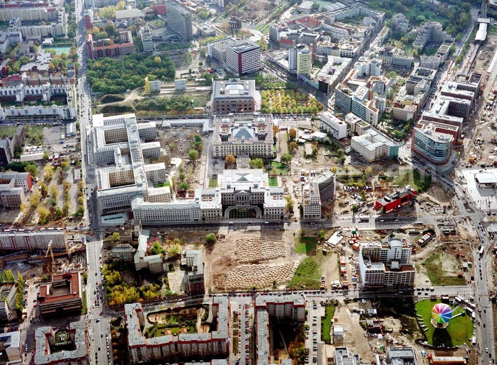 Berlin from the bird's eye view: Baustellen am Leipziger Platz mit dem Bundespräsidialamt und dem Finanzministerium in Berlin - Mitte.