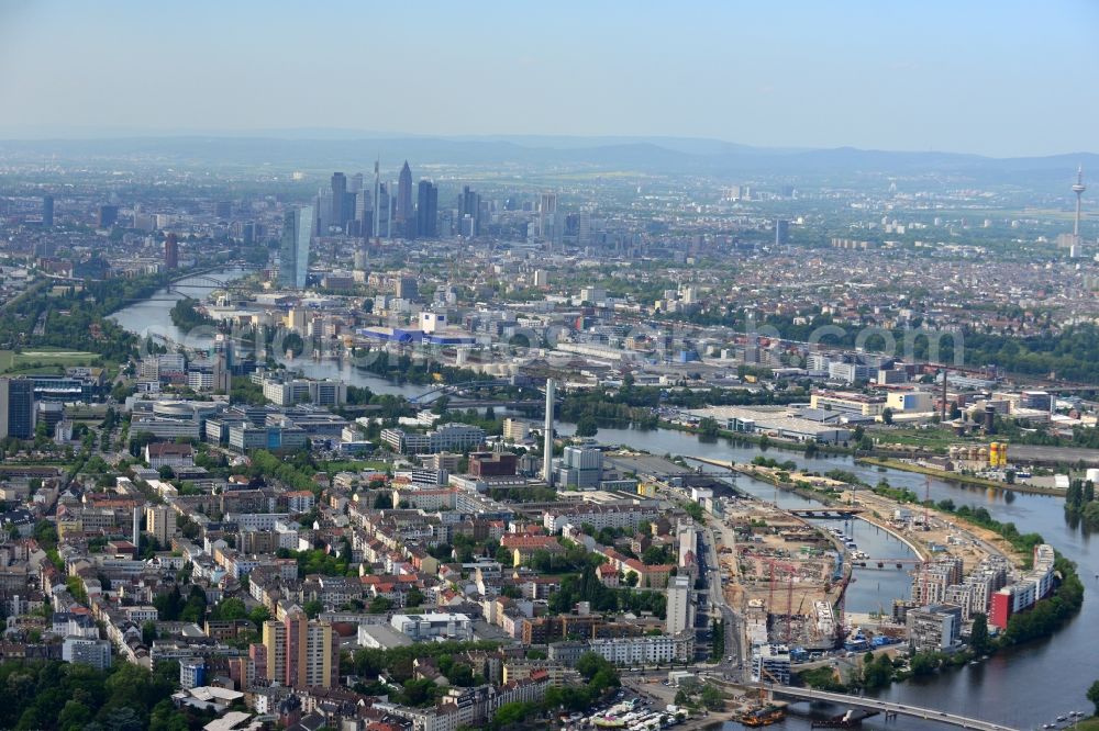 Aerial photograph Offenbach am Main - Construction site of residential area of the multi-family house settlement auf of the Hafeninsel in Offenbach am Main in the state Hesse, Germany