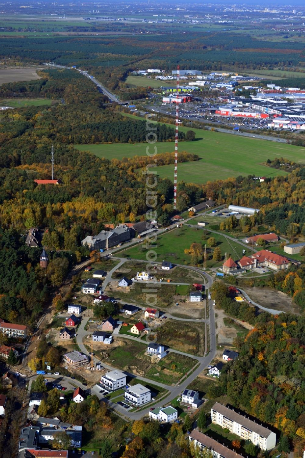 Königs Wusterhausen from the bird's eye view: Construction sites of the new single-family house - residential area on Funkerberg in Koenigs Wusterhausen in Brandenburg