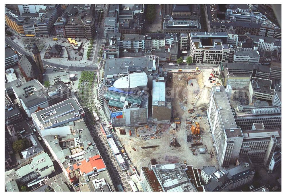 Frankfurt - Main / Hessen from above - Blick auf die Baustellen neuer Wohn-und Geschäftshäuser an der Frankfurter Zeil