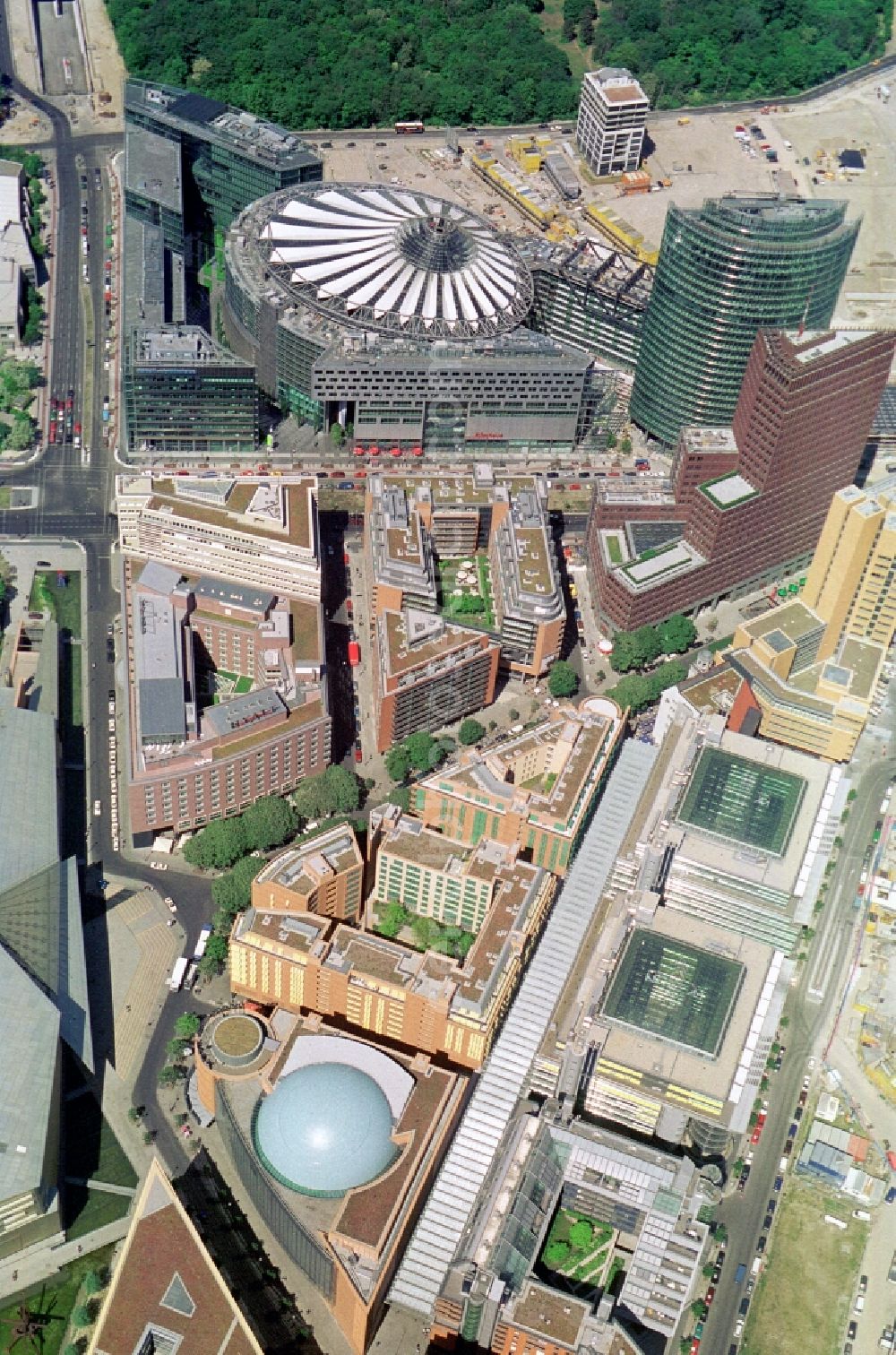 Aerial image Berlin Mitte - City partial view the Potsdamer Platz in Berlin's Tiergarten district. With the building in the picture of the Sony Center, the Bahn Tower and the residential and commercial buildings on Potsdamer Platz