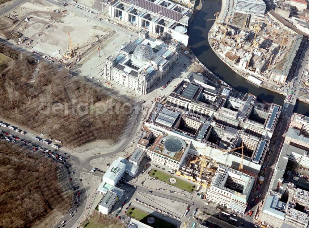 Berlin / Tiergarten from the bird's eye view: Baustellen am Regierungsviertel / Reichstag in Berlin - Mitte / Tiergarten.