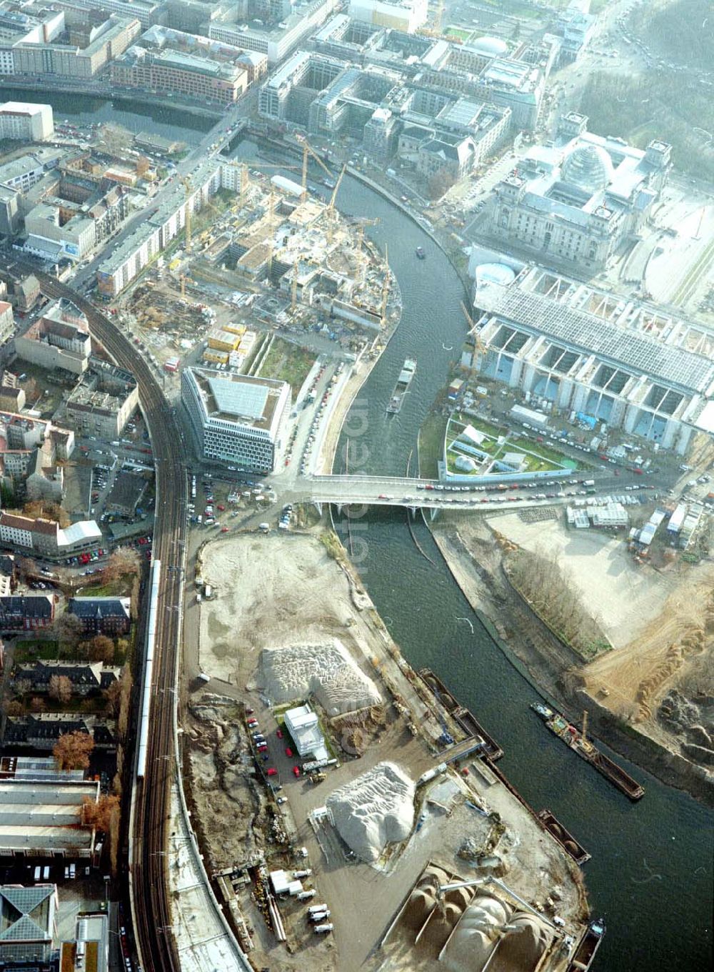 Aerial image Berlin - Baustellen am Regierungsviertel am Spreebogen im Bereich der Kronprinzenbrücke zwischen Mitte und Tiergarten.