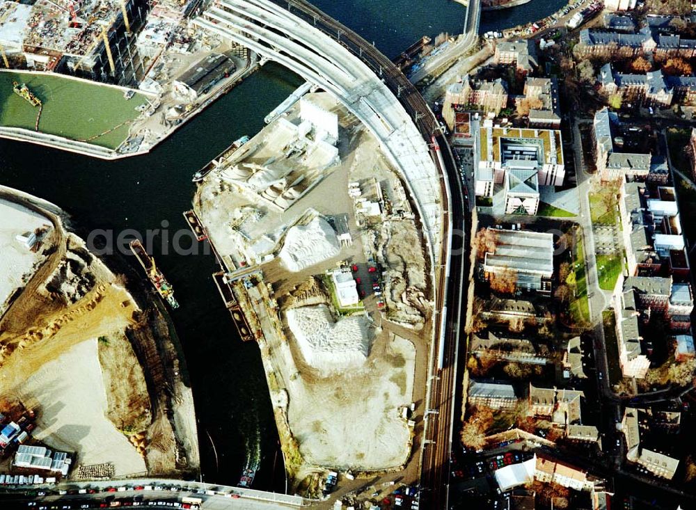 Berlin from the bird's eye view: Baustellen am Regierungsviertel am Spreebogen im Bereich der Kronprinzenbrücke zwischen Mitte und Tiergarten.