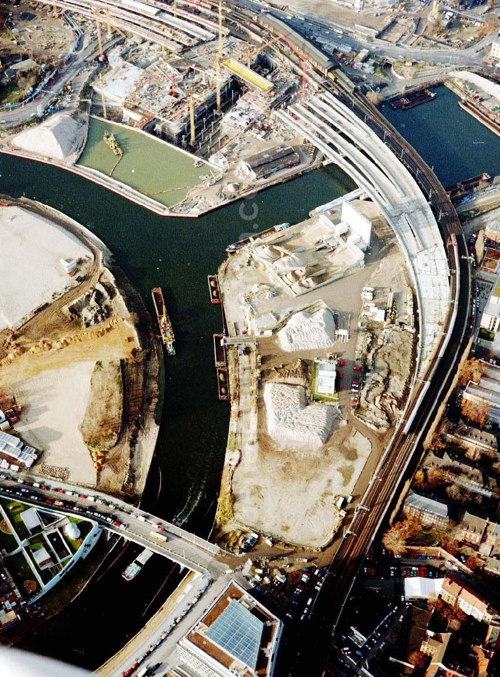 Aerial image Berlin - Baustellen am Regierungsviertel am Spreebogen im Bereich der Kronprinzenbrücke zwischen Mitte und Tiergarten.