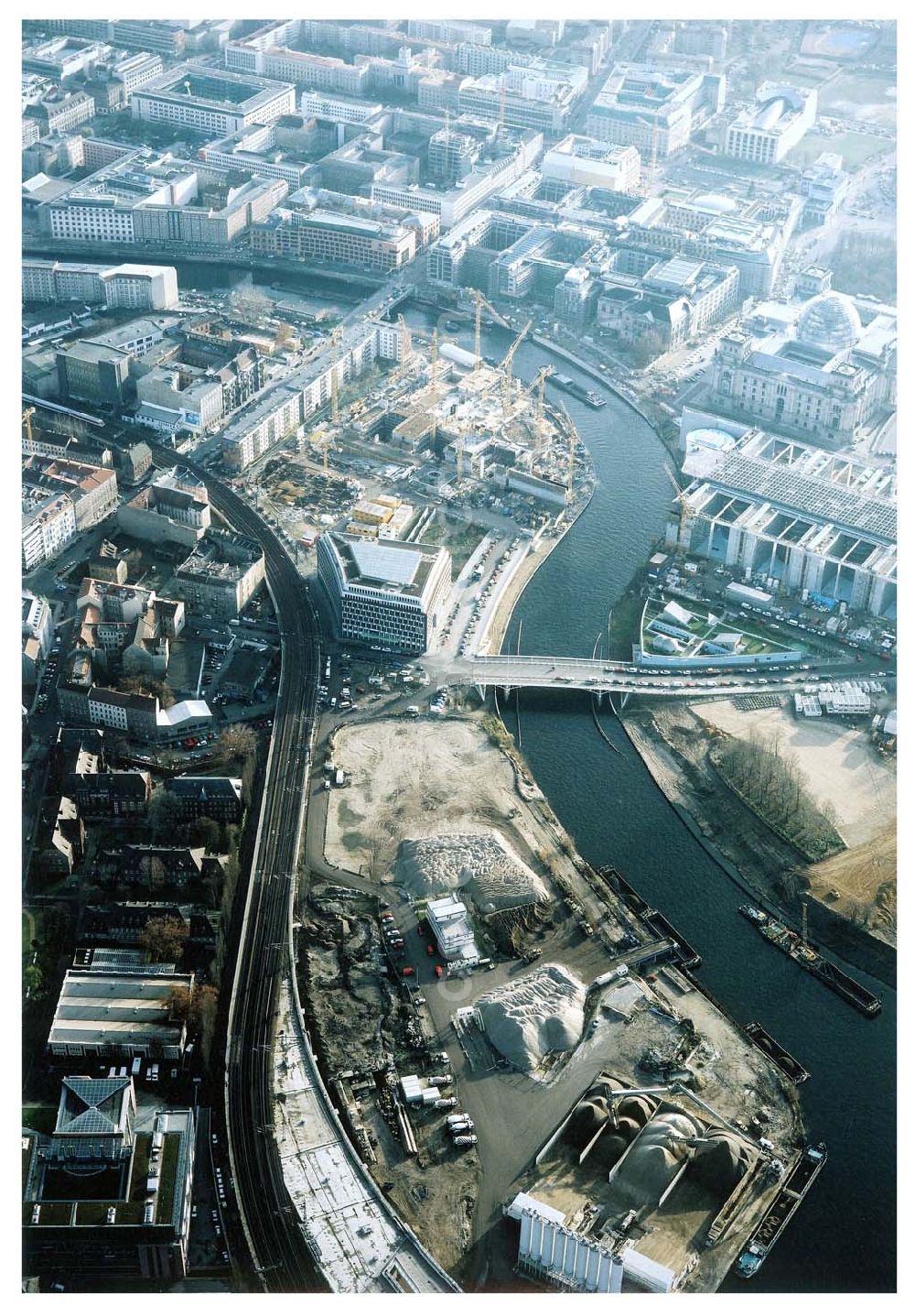 Aerial image Berlin - Baustellen am Regierungsviertel am Spreebogen im Bereich der Kronprinzenbrücke zwischen Mitte und Tiergarten.