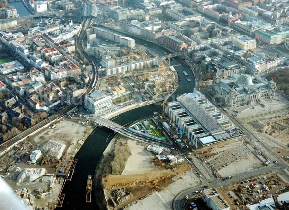 Aerial photograph Berlin - Baustellen am Regierungsviertel am Spreebogen im Bereich der Kronprinzenbrücke zwischen Mitte und Tiergarten.