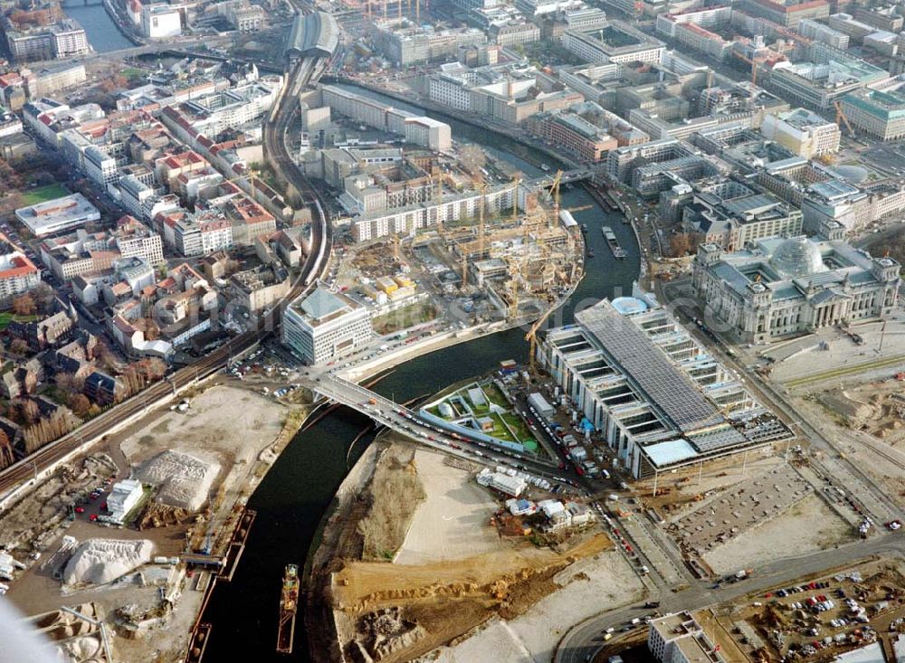 Berlin from the bird's eye view: Baustellen am Regierungsviertel am Spreebogen im Bereich der Kronprinzenbrücke zwischen Mitte und Tiergarten.