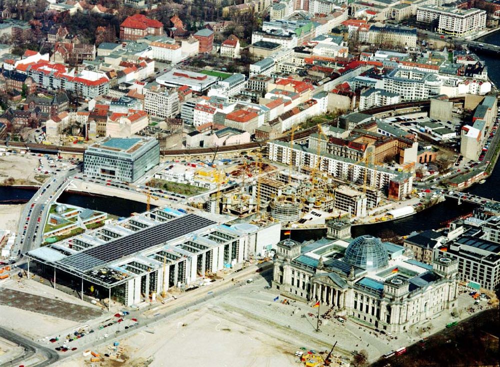 Aerial image Berlin - Tiergarten - Mitte - Baustellen am Reichstag auf dem Spreebogen / Regierungsviertel im Berliner Tiergarten.