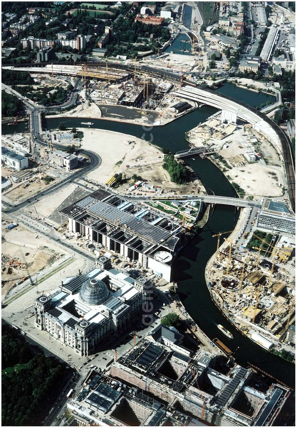 Aerial photograph Berlin - Tiergarten - Baustellen auf dem Reichstagsgelände am Spreebogen im Tiergarten.