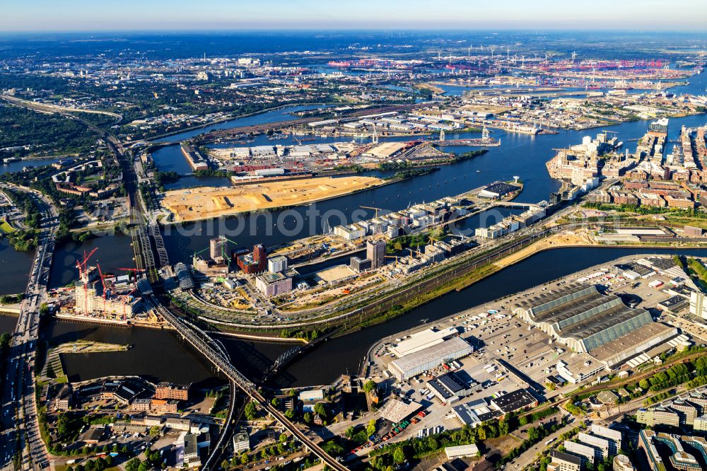 Aerial photograph Hamburg - Construction sites for residential and commercial buildings in the Baakenhafen along the Baakenallee in HafenCity in Hamburg, Germany