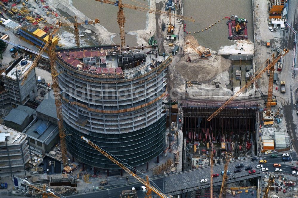 Berlin from the bird's eye view: Construction sites to the railway tunnel at the office tower SONY TOWER at Potsdamer Platz in Berlin