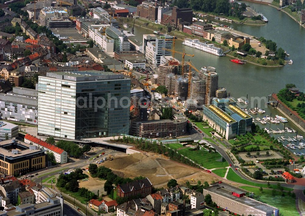 Düsseldorf from the bird's eye view: Sites for redevelopment of office and commercial buildings Gehry buildings in the Media Harbor in Dusseldorf in North Rhine-Westphalia