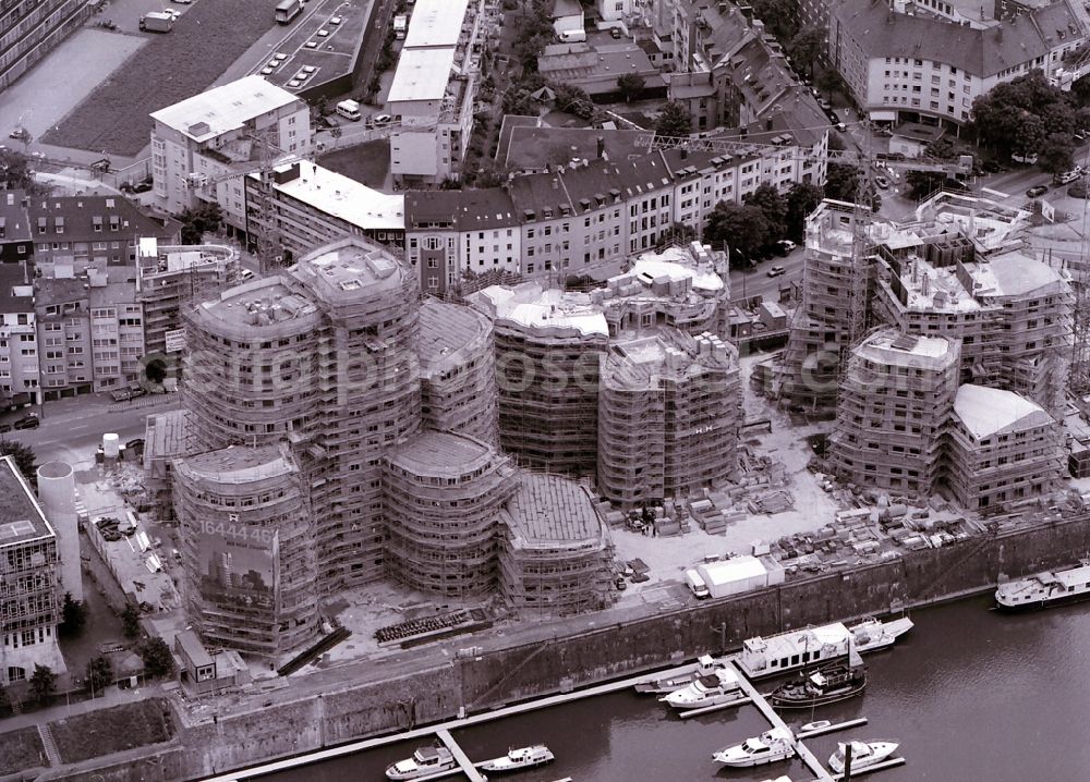 Aerial image Düsseldorf - Sites for redevelopment of office and commercial buildings Gehry buildings in the Media Harbor in Dusseldorf in North Rhine-Westphalia