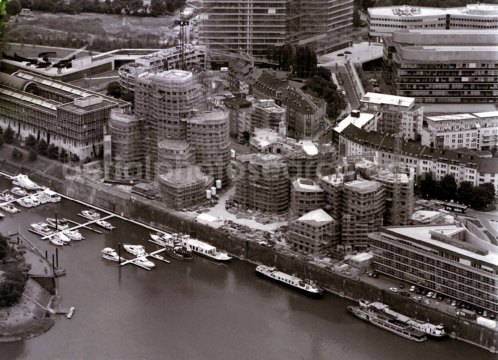 Aerial photograph Düsseldorf - Sites for redevelopment of office and commercial buildings Gehry buildings in the Media Harbor in Dusseldorf in North Rhine-Westphalia