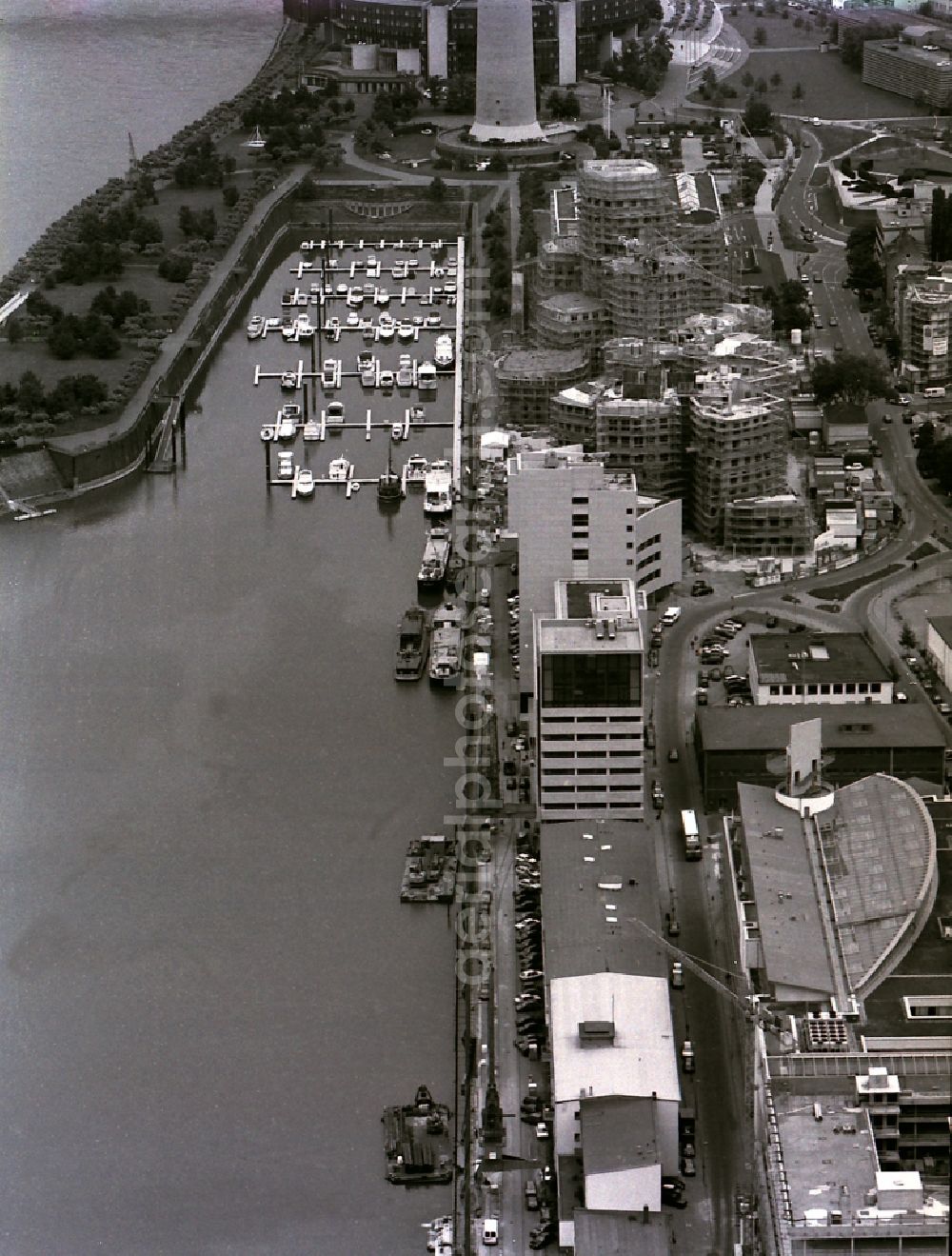 Düsseldorf from above - Sites for redevelopment of office and commercial buildings Gehry buildings in the Media Harbor in Dusseldorf in North Rhine-Westphalia