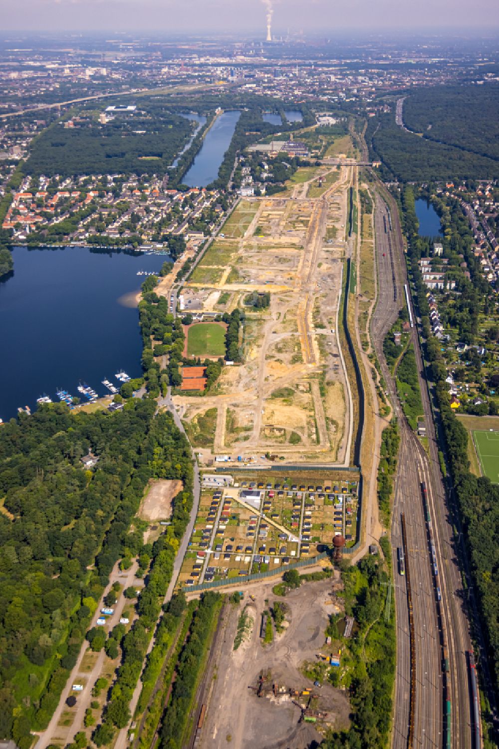 Aerial image Duisburg - Construction site for City Quarters Building 6 Seen Wedau a?? Wohnen on Wasser in the district Wedau in Duisburg at Ruhrgebiet in the state North Rhine-Westphalia, Germany