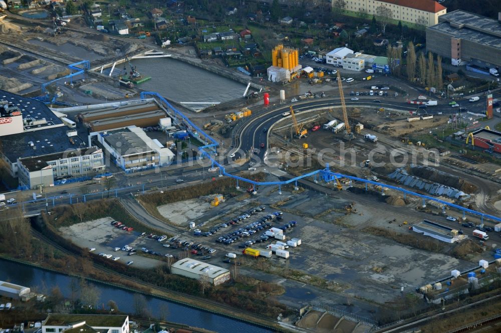 Berlin Neukölln from the bird's eye view: Civil engineering construction sites for construction of the extension of the urban motorway - Autobahn Autobahn A100 in Berlin Neukoelln