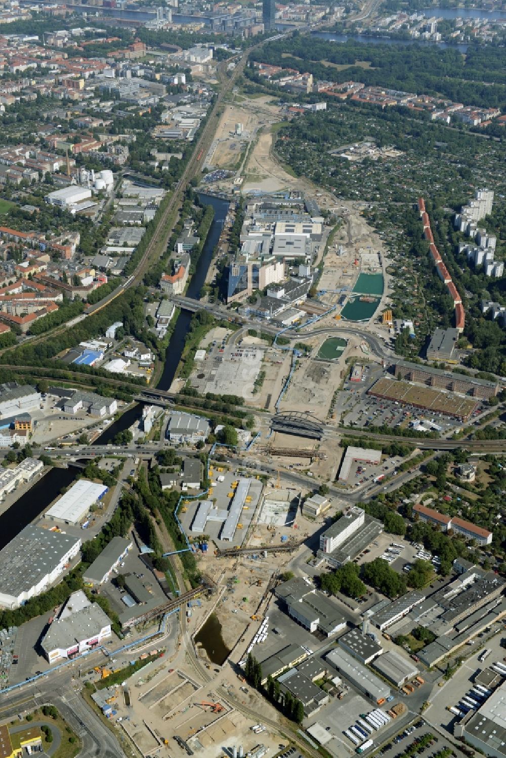 Aerial image Berlin - Civil engineering construction sites for construction of the extension of the urban motorway - Autobahn Autobahn A100 in Berlin Neukoelln